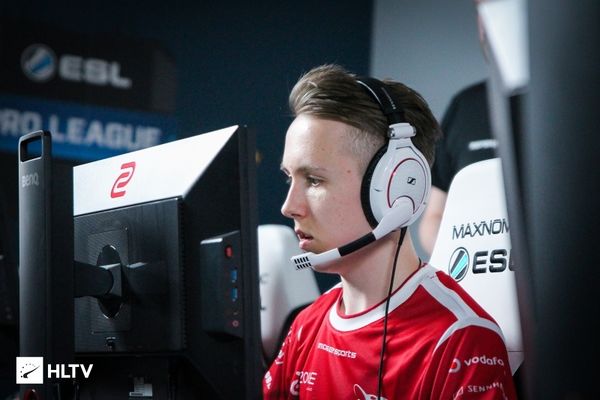 BLG电子竞技俱乐部 赛后返图 赢比赛后的笑容阳光灿烂